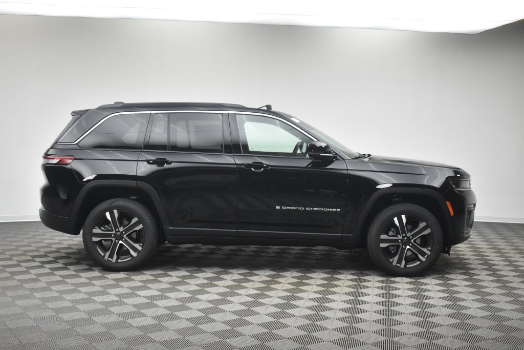 New 2027 Jeep Grand Cherokee Limited AWD/4WD image 3