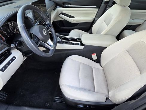 Used 2023 Nissan Altima 2.5 SV w/ SV Premium Package FWD image 6
