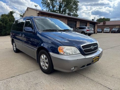 Used 2005 Kia Sedona EX image 3