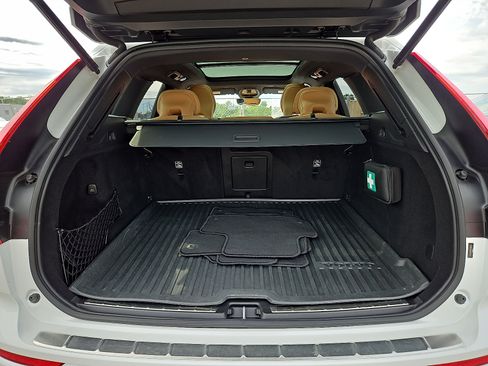 Certified 2023 Volvo XC60 B5 Ultimate w/ Climate Package AWD/4WD image 28