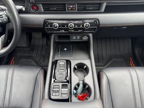Used 2025 Honda Pilot TrailSport image 18