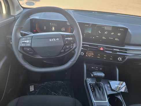 New 2026 Kia Sportage LX image 12