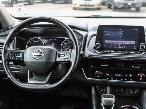 Used 2025 Nissan Rogue SV AWD/4WD image 12