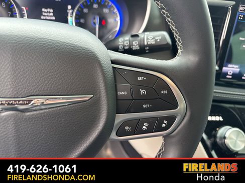 Used 2023 Chrysler Pacifica Touring-L image 21
