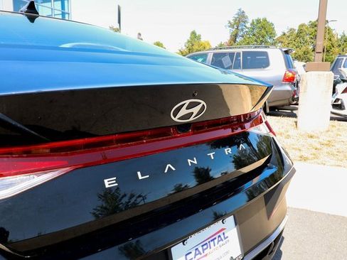 Used 2024 Hyundai Elantra SE image 25