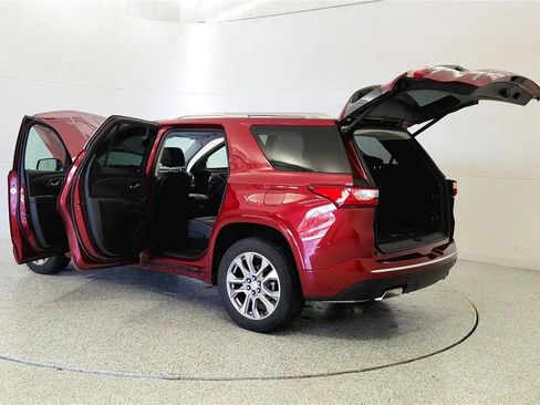 Used 2021 Chevrolet Traverse Premier AWD/4WD image 11