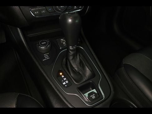 Used 2022 Jeep Cherokee Latitude Lux w/ Sun & Sound Group image 26