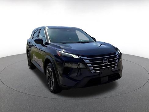 Used 2025 Nissan Rogue SV AWD/4WD image 3