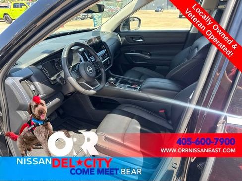 Used 2025 Nissan Pathfinder SL FWD image 14