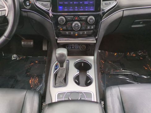 Used 2019 Jeep Grand Cherokee Limited image 18