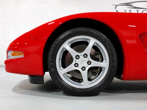 Used 2004 Chevrolet Corvette Convertible w/ Preferred Equipment Group RWD image 26