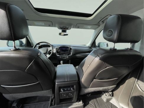 Used 2021 Chevrolet Traverse RS AWD/4WD image 17