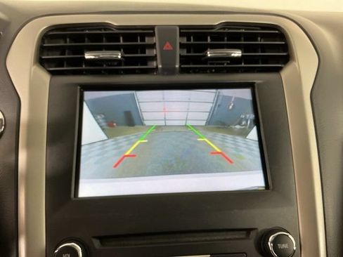 Used 2016 Ford Fusion SE w/ Equipment Group 502A FWD image 20