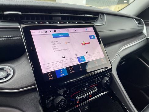 Used 2022 Jeep Grand Cherokee L Limited w/ MOPAR Finishing Package image 14