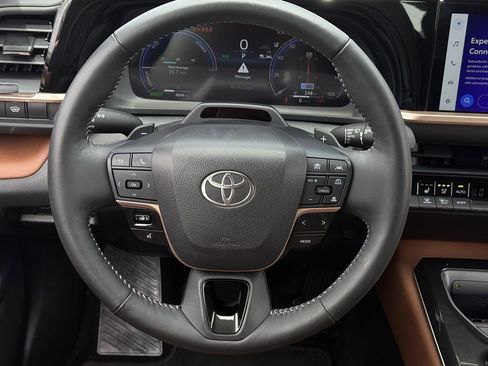 Used 2025 Toyota Crown Signia Limited w/ Advanced Technology Package image 14