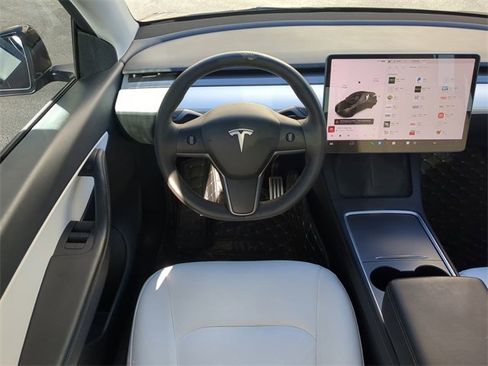 Used 2022 Tesla Model Y Performance image 19