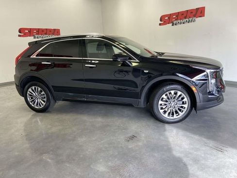 Used 2025 Cadillac XT4 Premium Luxury image 2