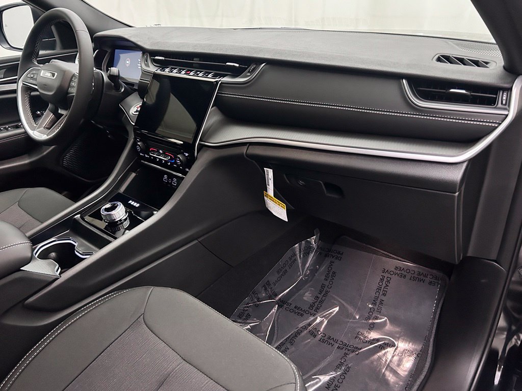 New 2027 Jeep Grand Cherokee Laredo AWD/4WD image 18