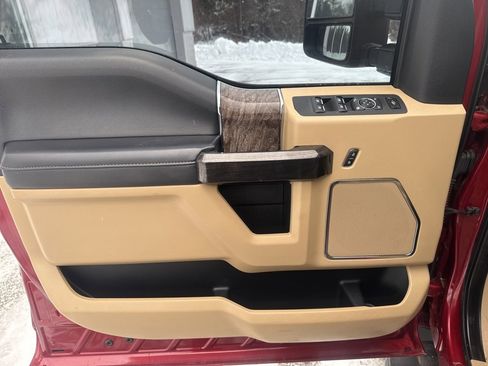 Used 2019 Ford F250 Lariat w/ Chrome Package image 13