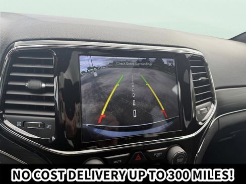 Used 2021 Jeep Grand Cherokee Limited w/ Premium Lighting Group AWD/4WD image 27