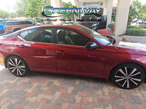 Used 2021 Nissan Altima 2.5 SR w/ SR Premium Package FWD image 4