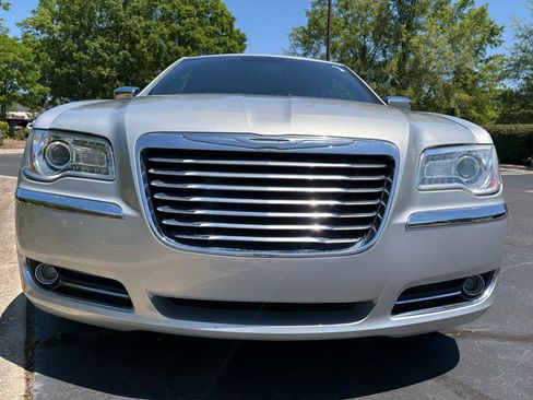 Used 2012 Chrysler 300 Limited RWD image 5