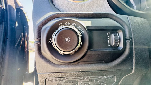 New 2026 Jeep Wrangler Unlimited Sahara w/ Technology Group AWD/4WD image 15