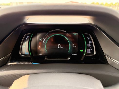 Used 2020 Hyundai Ioniq SE FWD image 15
