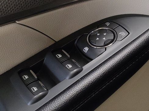 Used 2018 Ford Explorer XLT w/ Equipment Group 202A FWD image 27