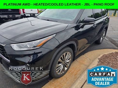 Used 2020 Toyota Highlander Platinum AWD/4WD image 2
