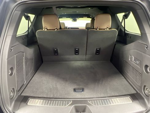 Used 2025 Chevrolet Suburban High Country image 6