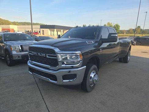 Used 2024 RAM 3500 Tradesman w/ Chrome Appearance Group AWD/4WD image 3