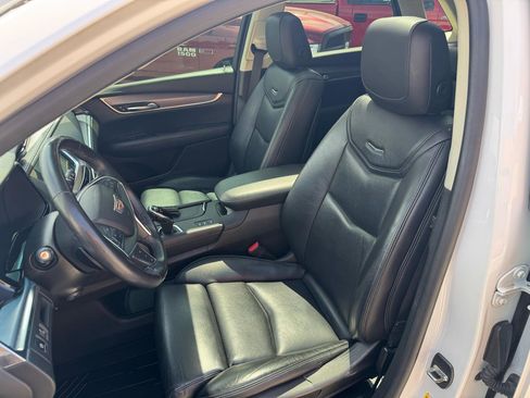 Used 2017 Cadillac XT5 Luxury w/ Driver Awareness Package AWD/4WD image 12