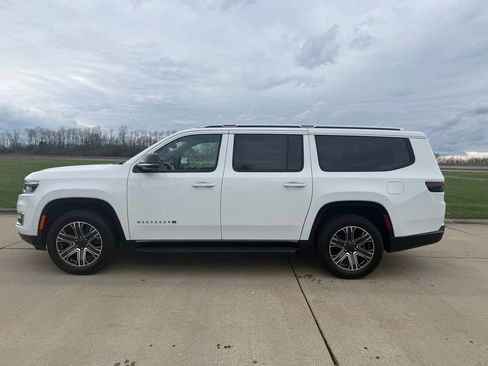 Used 2024 Jeep Wagoneer L Series II w/ Flexible Seating Group image 7