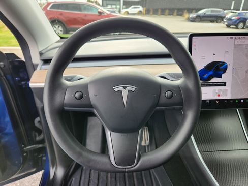 Used 2021 Tesla Model Y Long Range image 18