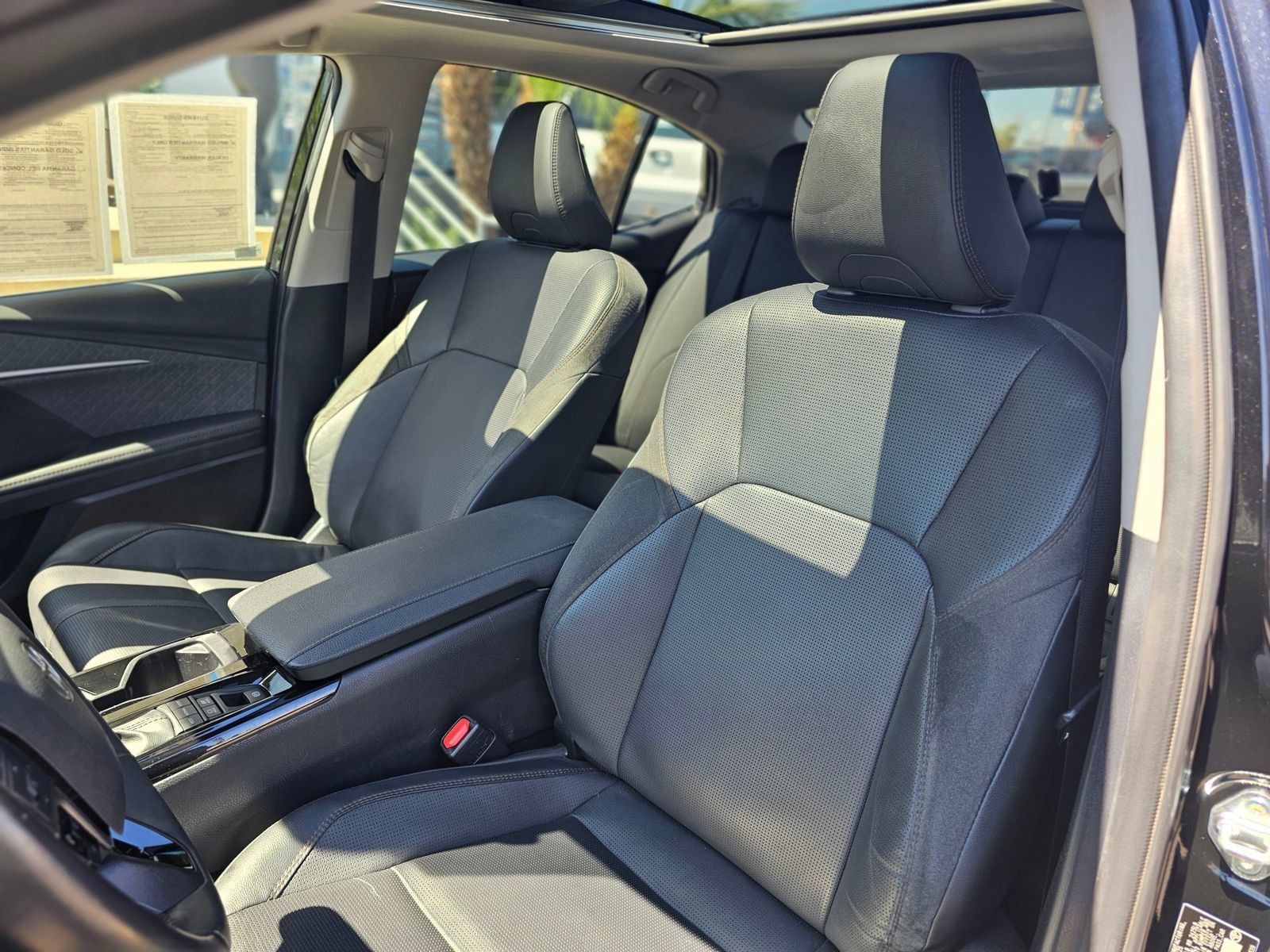 Used 2025 Toyota Camry XLE FWD image 24