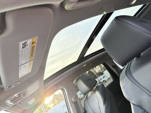 Certified 2023 Acura MDX w/Technology Package image 35