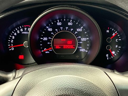 Used 2016 Kia Soul FWD image 25