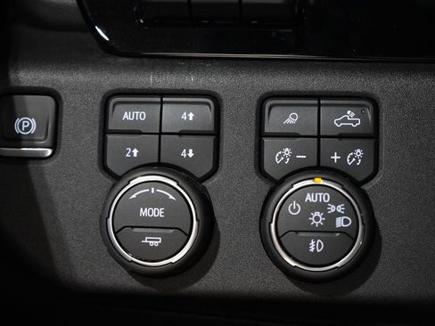 Used 2025 Chevrolet Silverado 2500 ZR2 w/ Technology Package AWD/4WD image 22