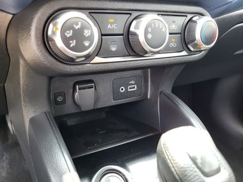 Used 2025 Nissan Versa SV FWD image 10