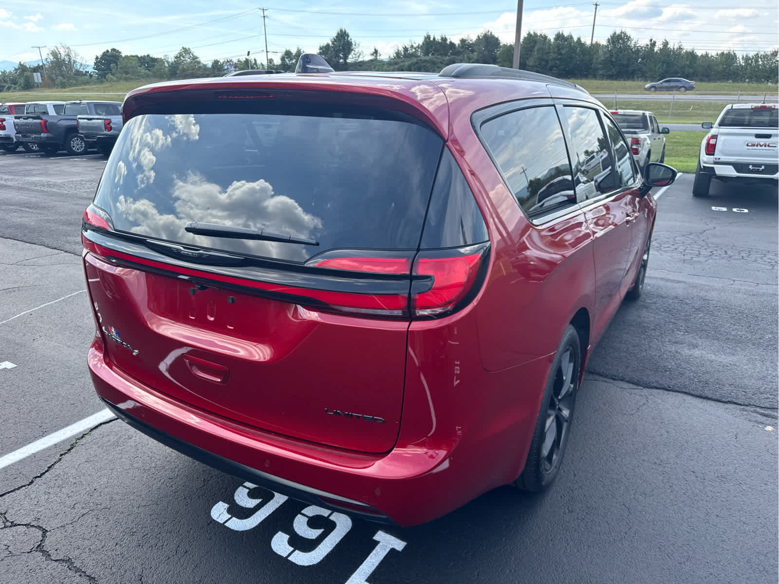 Used 2026 Chrysler Pacifica Limited w/ S Appearance Package FWD image 18