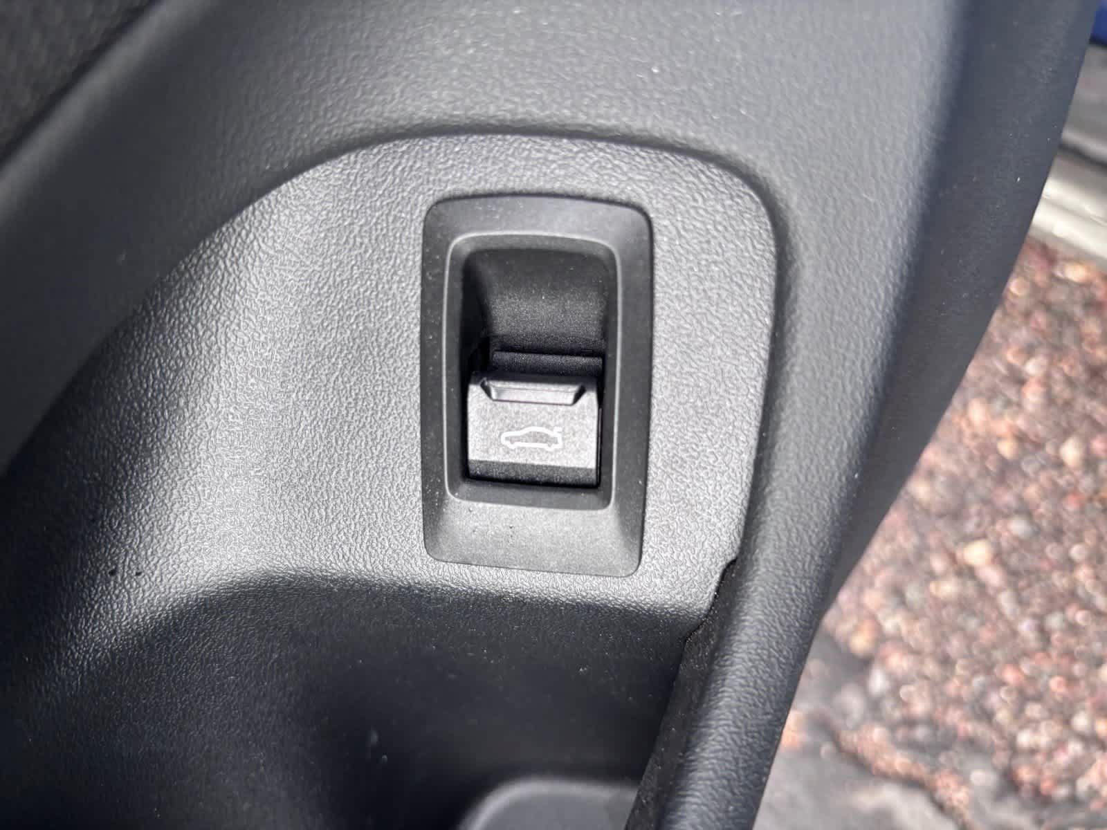 Used 2025 BMW 530i RWD image 16