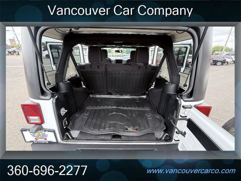Used 2018 Jeep Wrangler Unlimited Sahara AWD/4WD image 20