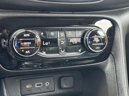 Used 2021 Buick Encore GX Select w/ Sport Touring Package FWD image 24