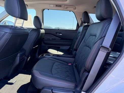 New 2026 Nissan Pathfinder Platinum FWD image 15