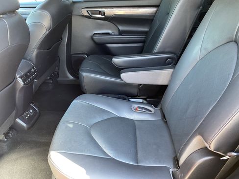 Used 2020 Toyota Highlander Limited Platinum image 15