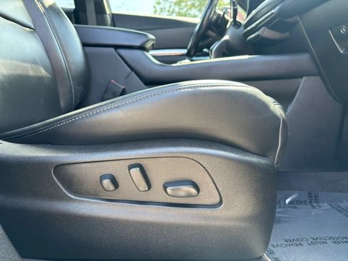 Used 2022 Cadillac XT4 Luxury w/ Cold Weather Package FWD image 21