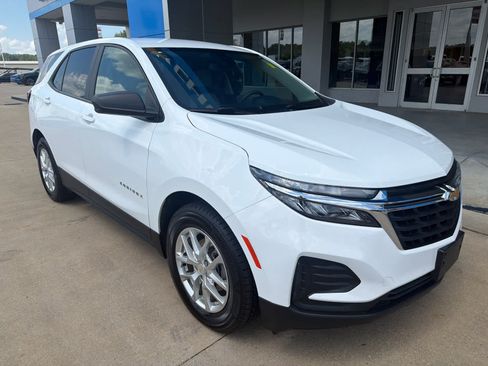 Used 2022 Chevrolet Equinox LS w/ LS Convenience Package FWD image 8