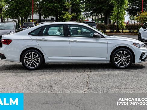 Used 2025 Volkswagen Jetta Sport FWD image 9