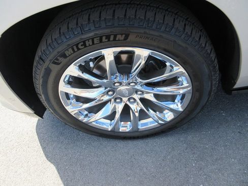 Certified 2023 Cadillac Escalade ESV Premium Luxury Platinum w/ LPO, Radiant Package AWD/4WD image 14